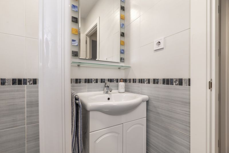 Classic Bathroom Pedestal Installation